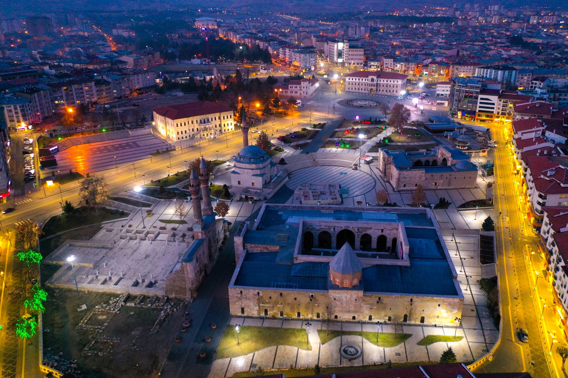 Stunning aerial photograph of Sivas city center illuminated at night, showcasing historic architecture. — Best Time to Play o