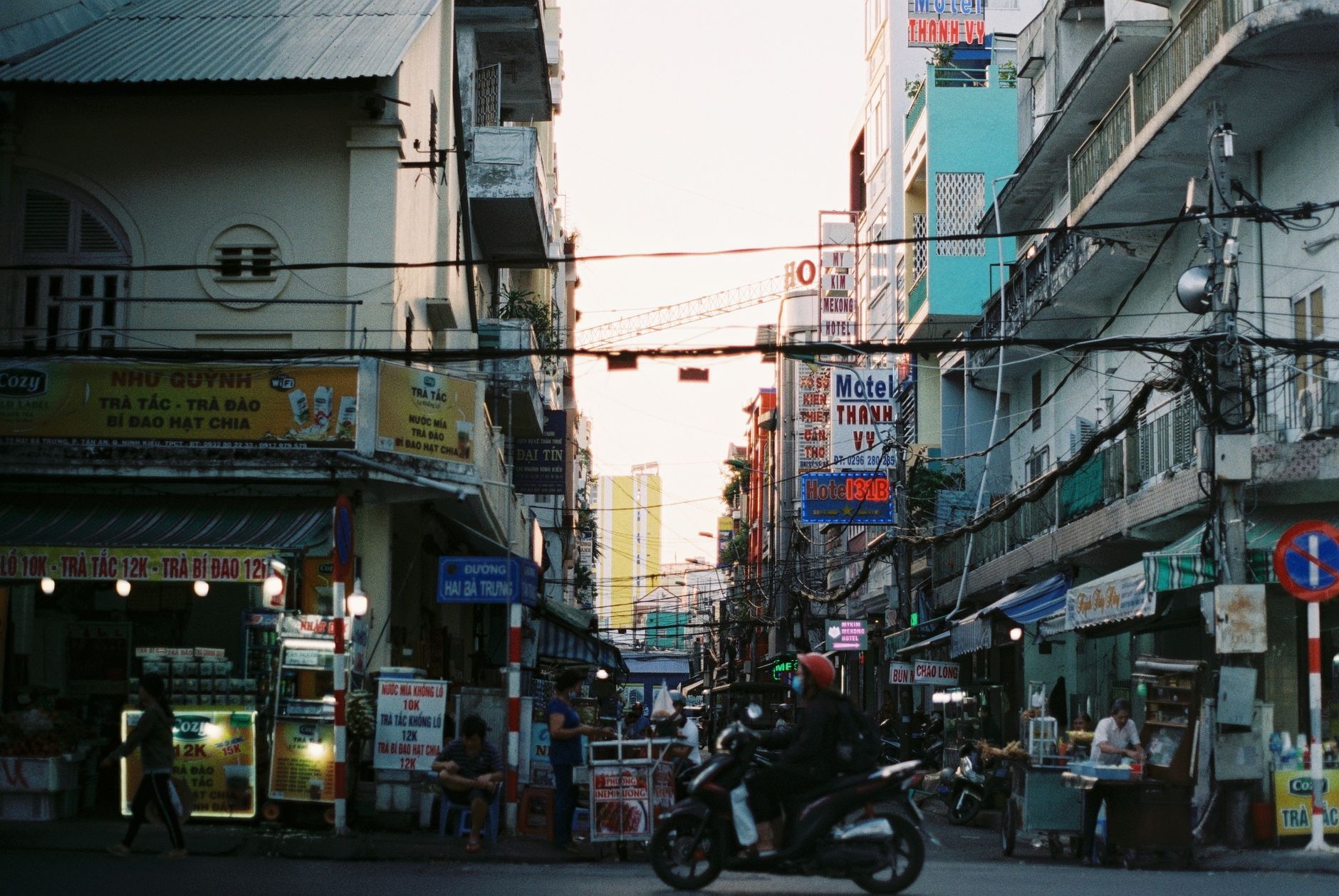Colorful busy street scene in Cần Thơ, Vietnam with vibrant signs and people. — How Mail Order Marijuana is Revolutionizing t